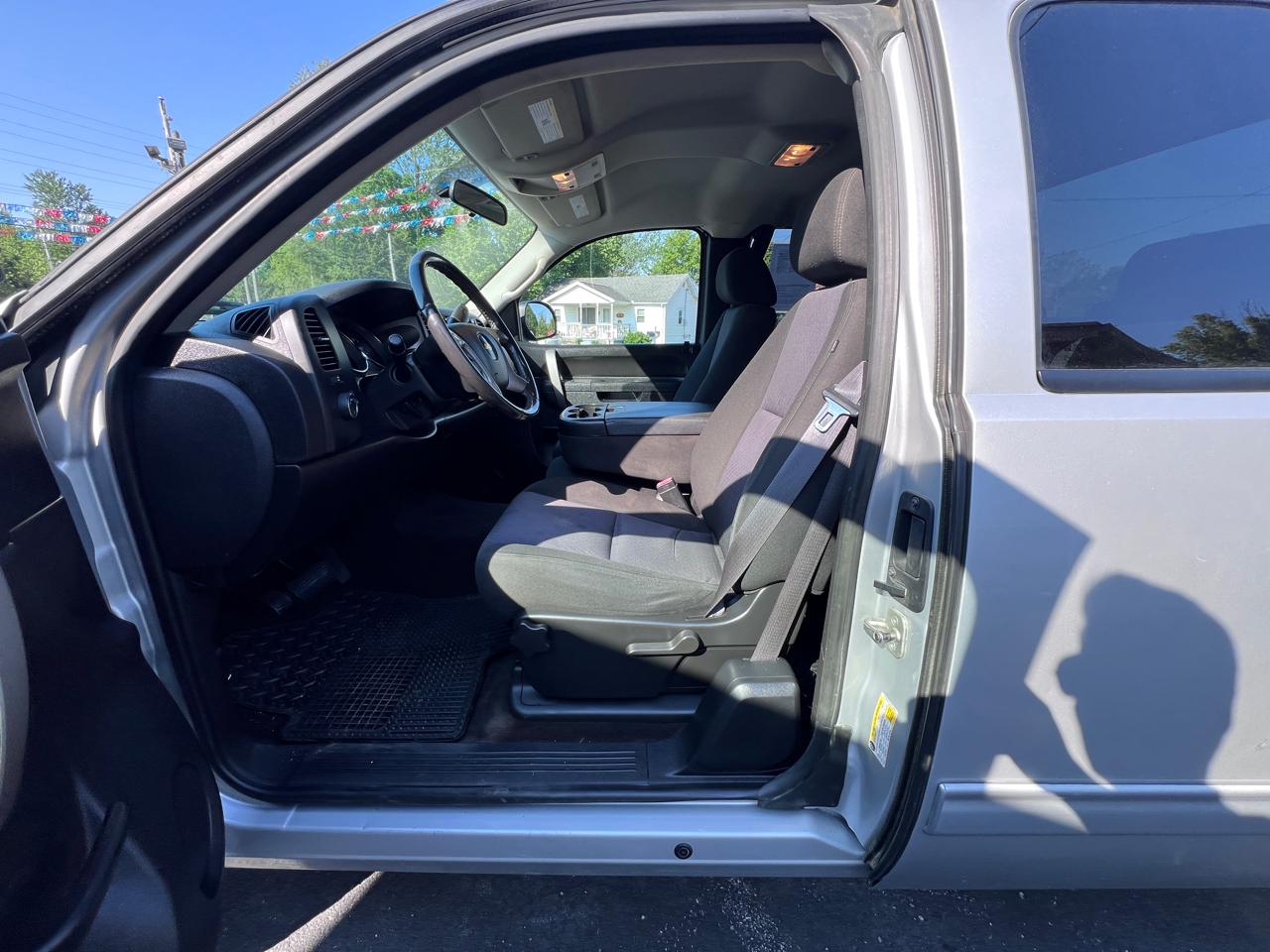 Chevrolet Silverado 1500 4WD Ext Cab 143.5" LT 2011