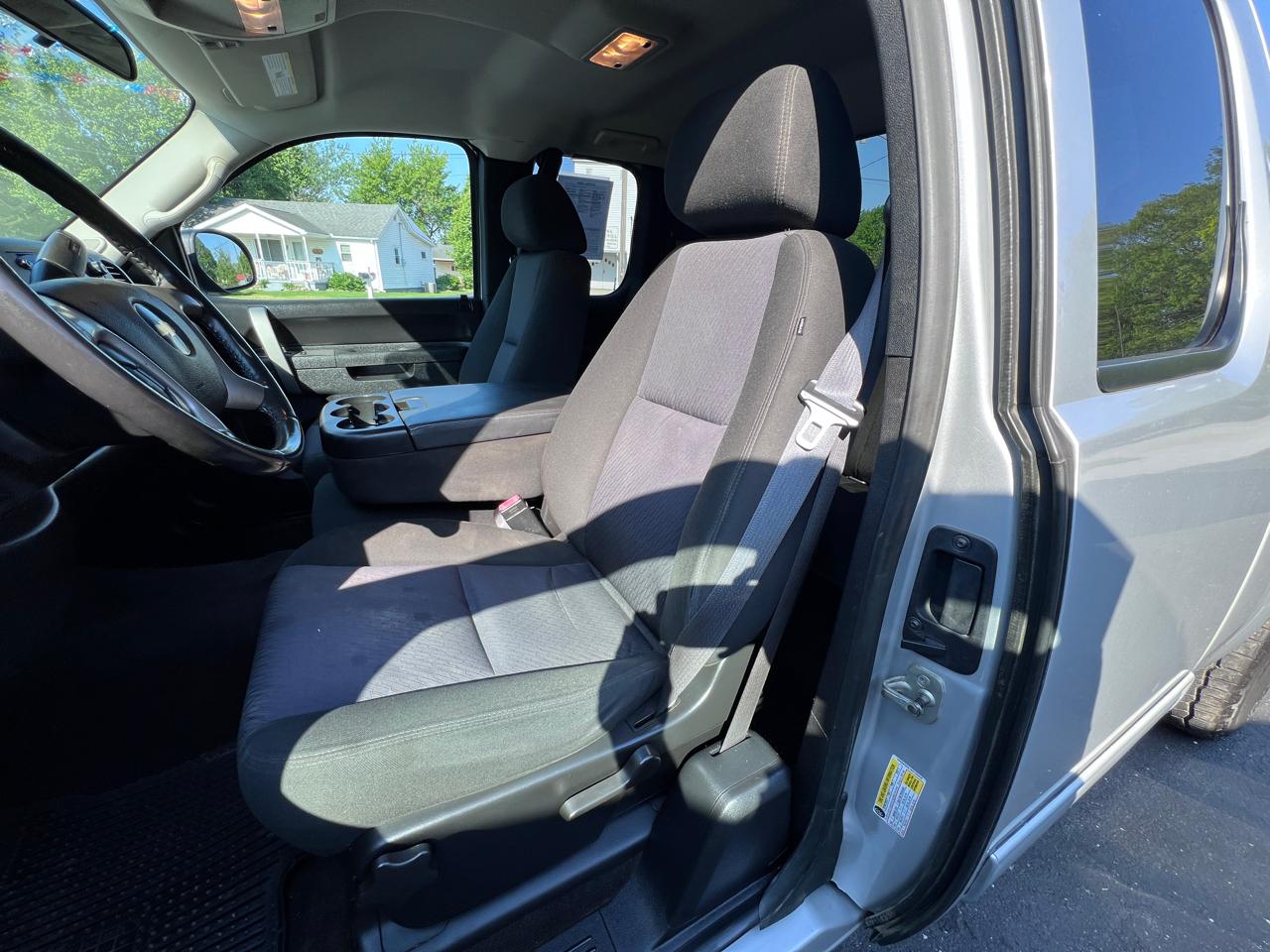 Chevrolet Silverado 1500 4WD Ext Cab 143.5" LT 2011
