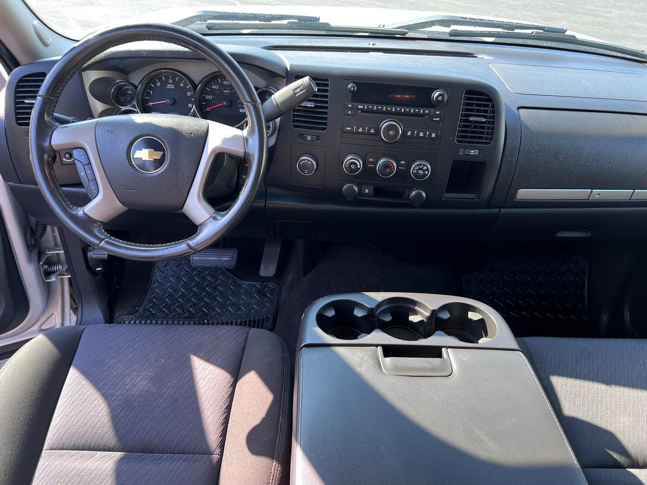 Chevrolet Silverado 1500 4WD Ext Cab 143.5" LT 2011