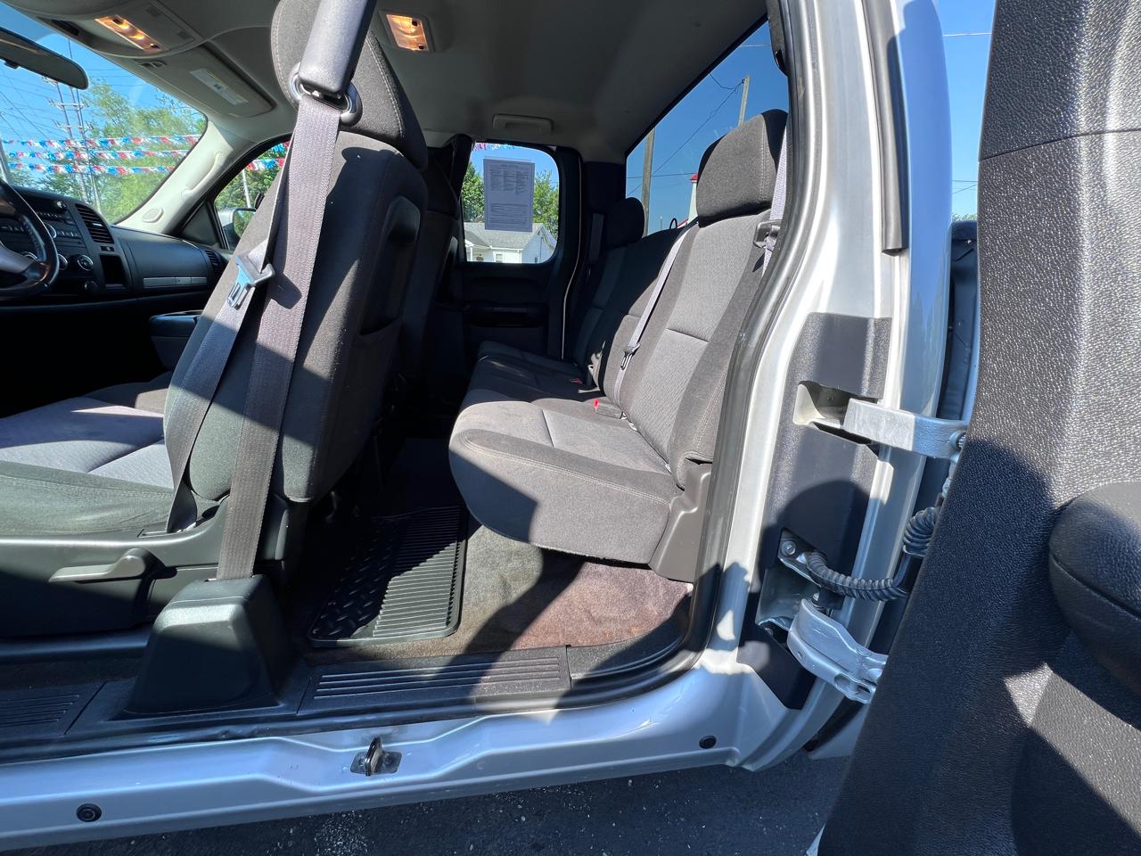 Chevrolet Silverado 1500 4WD Ext Cab 143.5" LT 2011