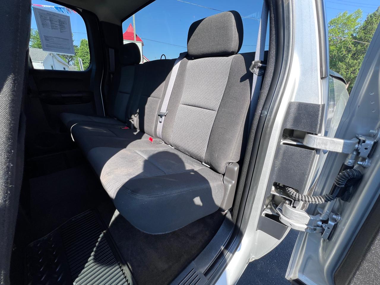 Chevrolet Silverado 1500 4WD Ext Cab 143.5" LT 2011