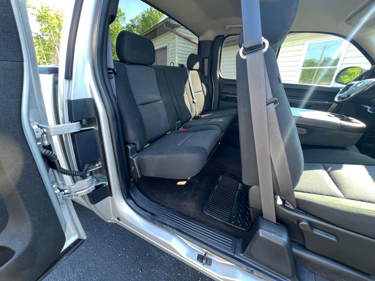 Chevrolet Silverado 1500 4WD Ext Cab 143.5" LT 2011