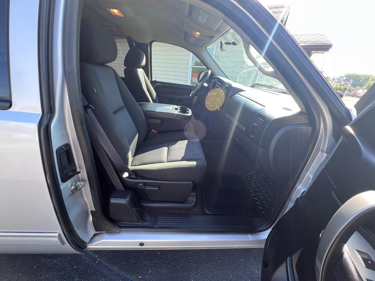 Chevrolet Silverado 1500 4WD Ext Cab 143.5" LT 2011
