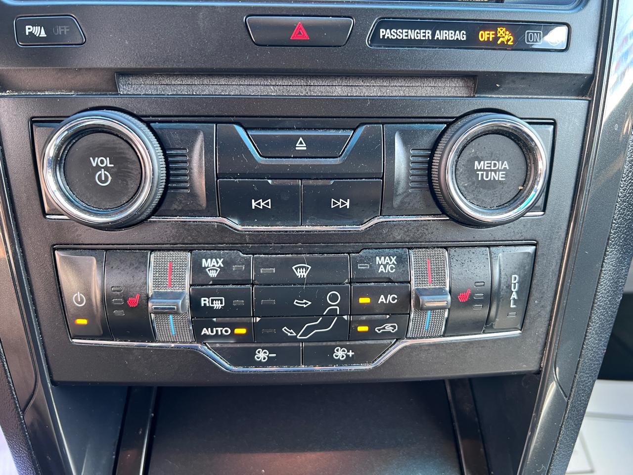 Ford Explorer FWD 4dr XLT 2016