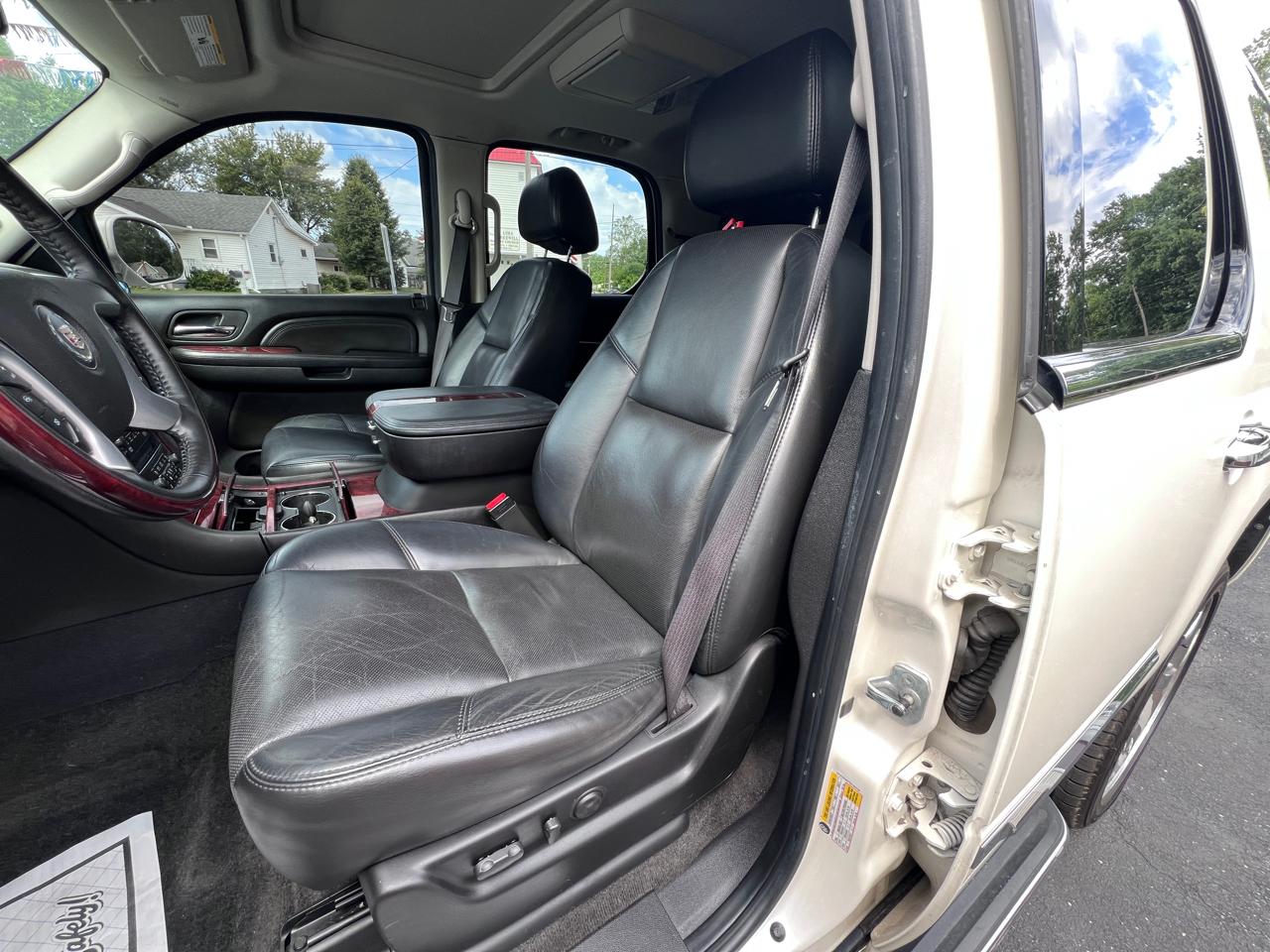 Cadillac Escalade AWD 4dr 2007