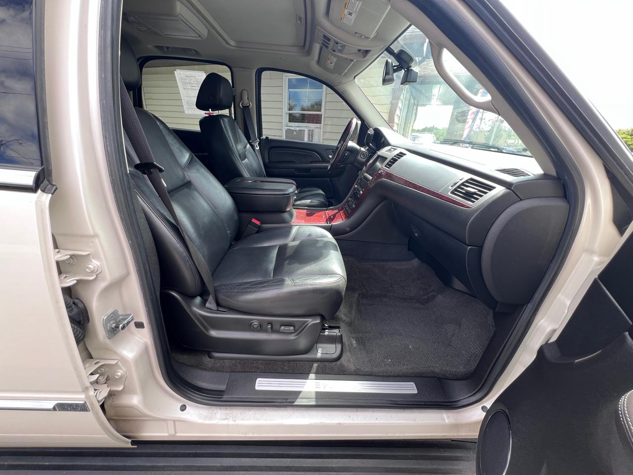 Cadillac Escalade AWD 4dr 2007