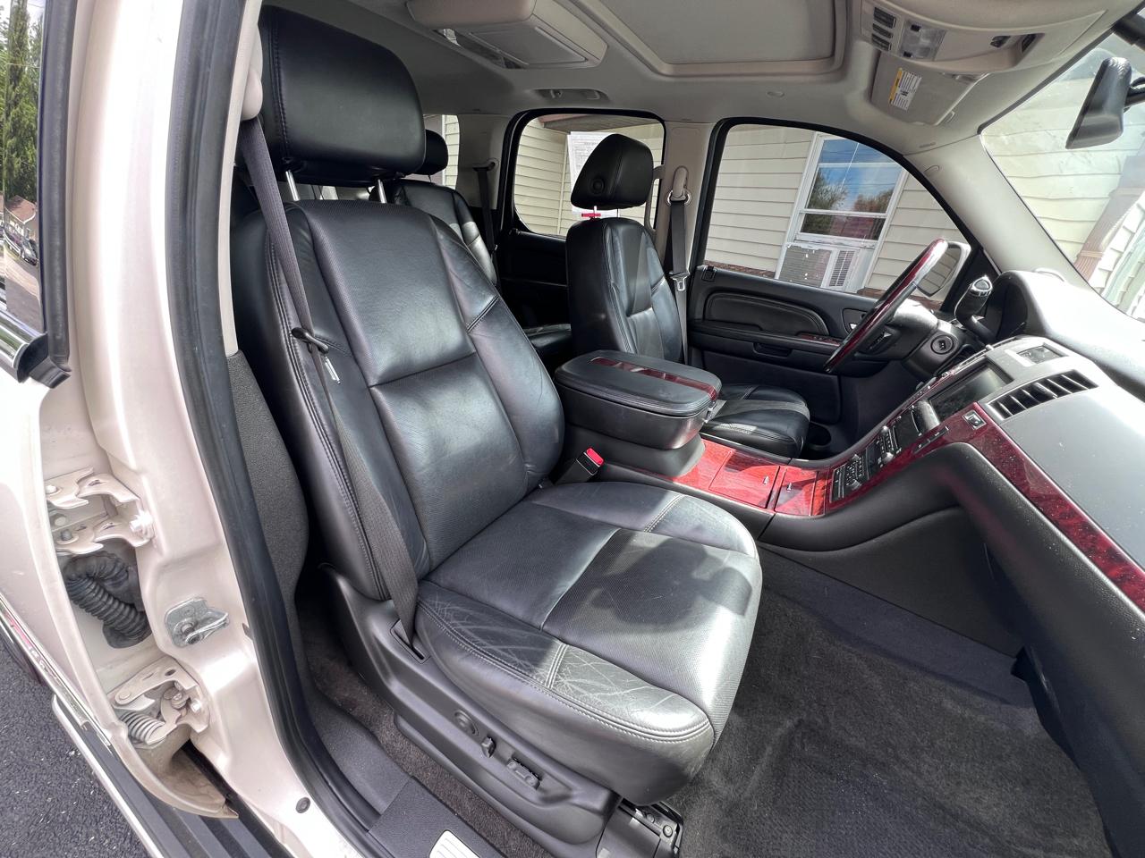Cadillac Escalade AWD 4dr 2007
