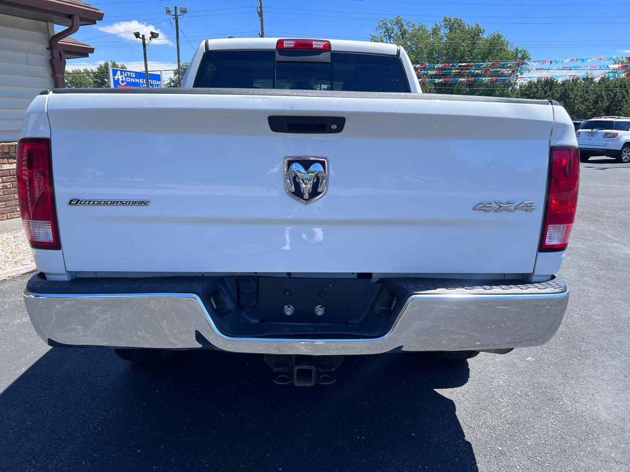 RAM 1500 4WD Crew Cab 140.5" Outdoorsman 2016