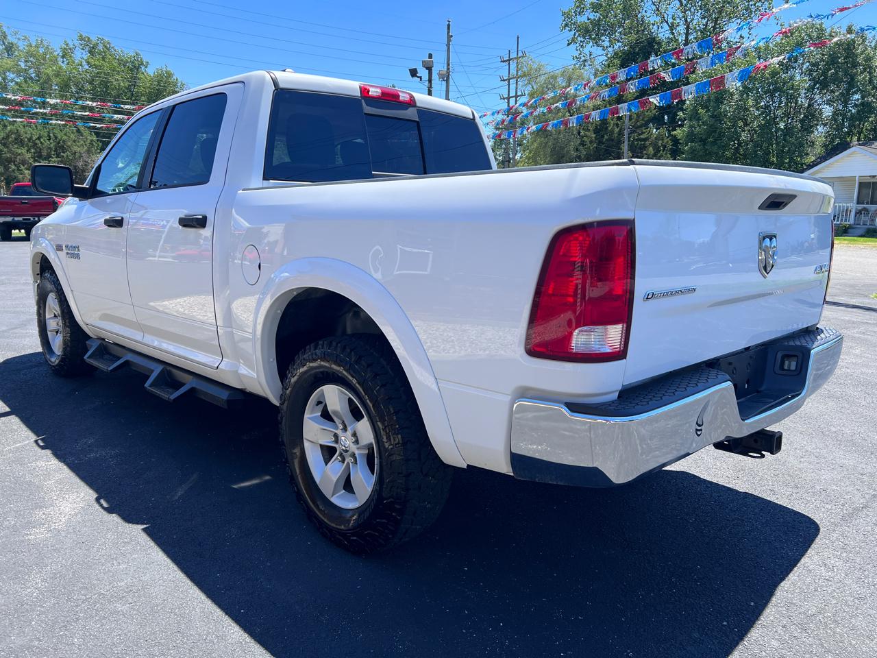 RAM 1500 4WD Crew Cab 140.5" Outdoorsman 2016