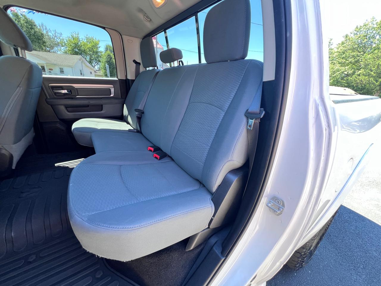 RAM 1500 4WD Crew Cab 140.5" Outdoorsman 2016