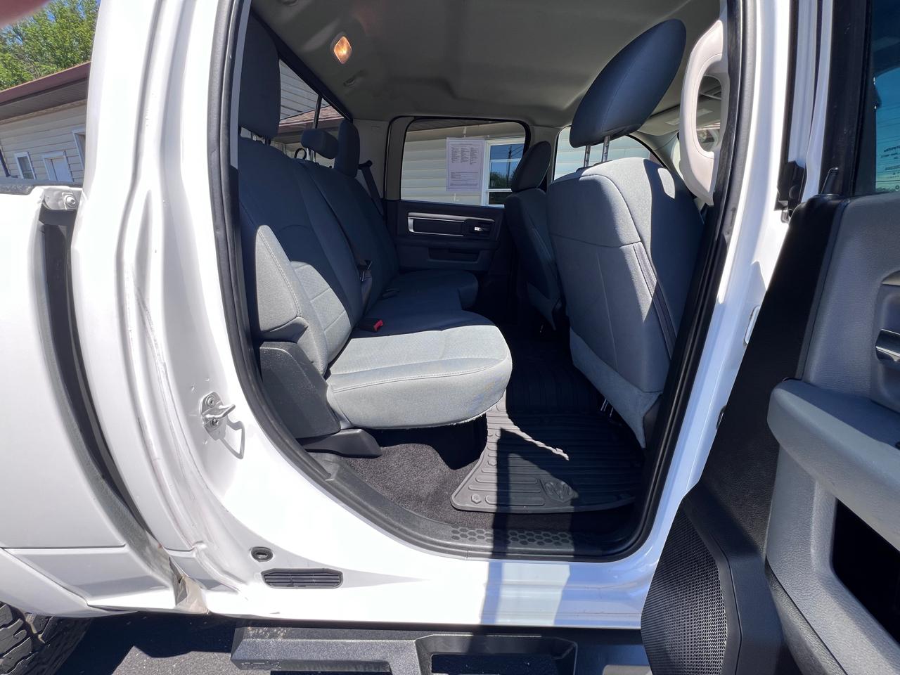 RAM 1500 4WD Crew Cab 140.5" Outdoorsman 2016