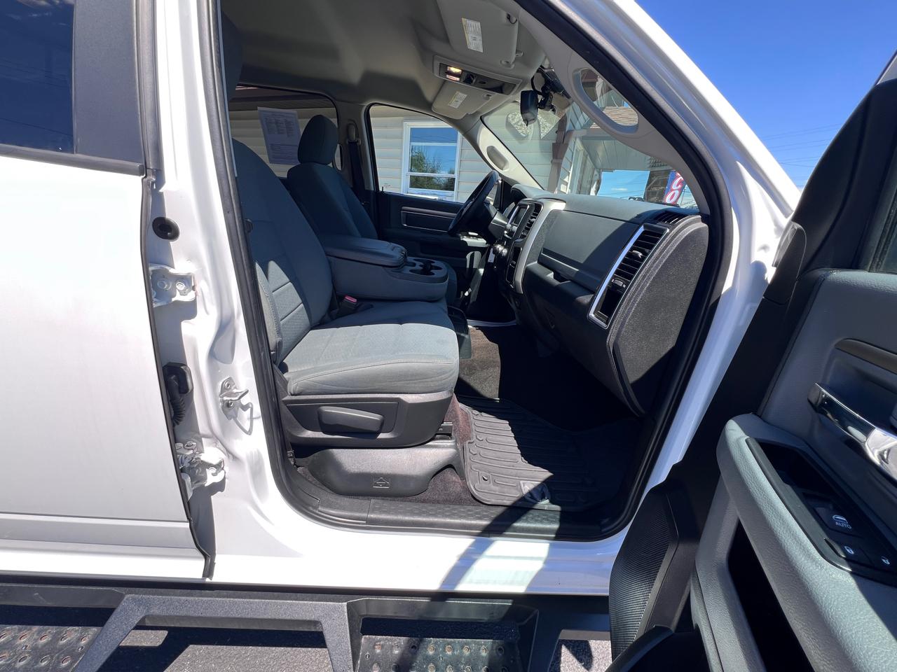 RAM 1500 4WD Crew Cab 140.5" Outdoorsman 2016