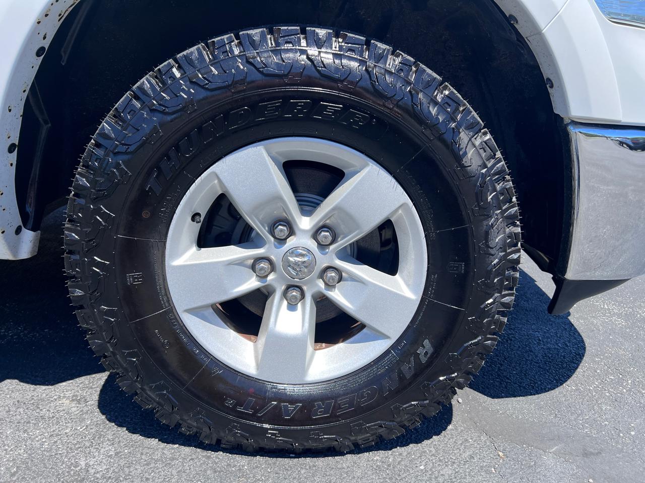RAM 1500 4WD Crew Cab 140.5" Outdoorsman 2016