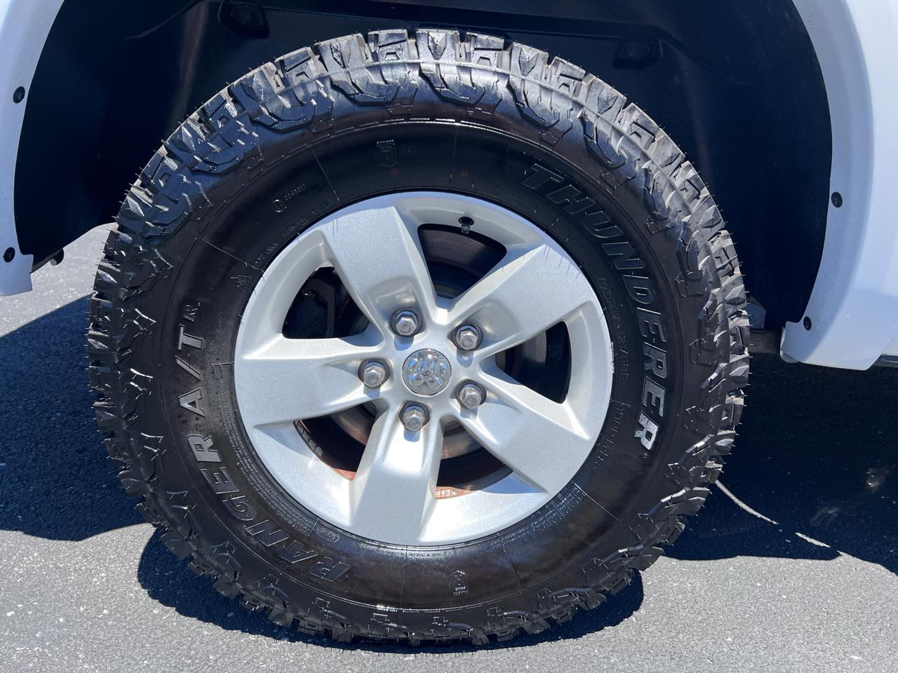 RAM 1500 4WD Crew Cab 140.5" Outdoorsman 2016