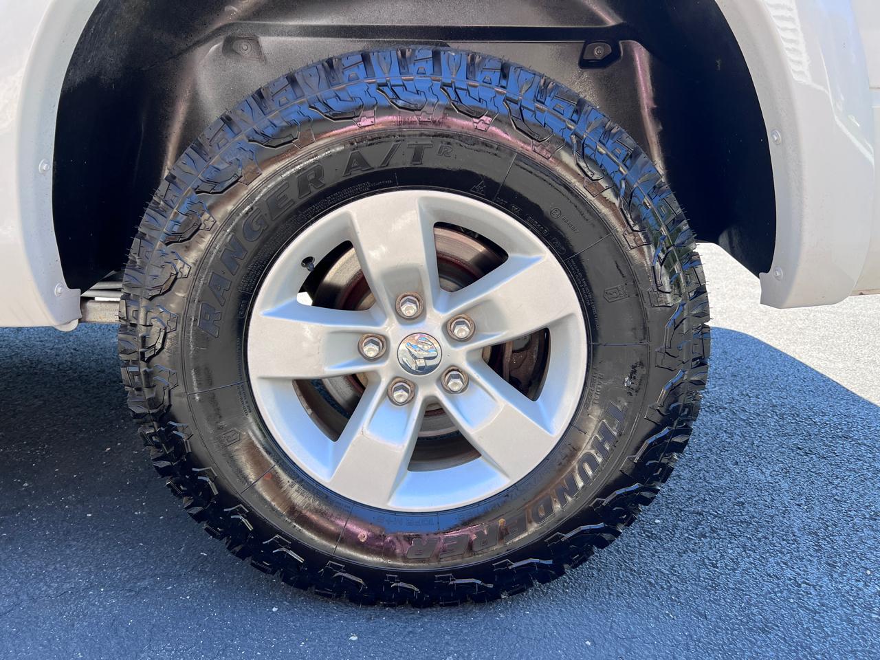 RAM 1500 4WD Crew Cab 140.5" Outdoorsman 2016