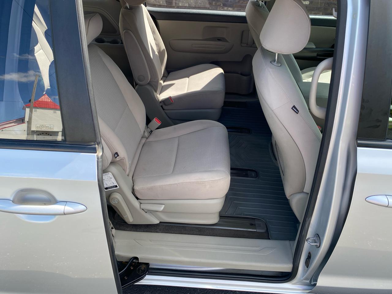 Kia Sedona L FWD 2017