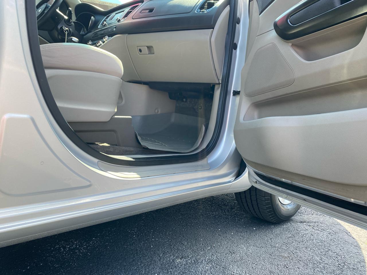 Kia Sedona L FWD 2017