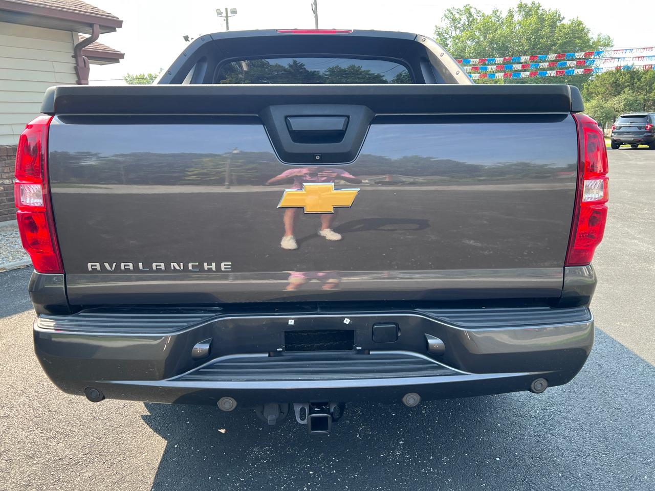 Chevrolet Avalanche 4WD Crew Cab LTZ 2011