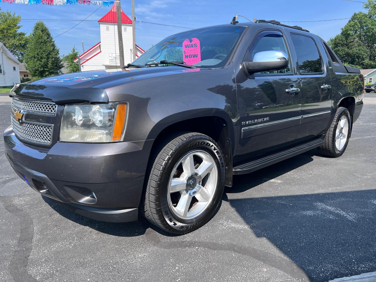 Chevrolet Avalanche 4WD Crew Cab LTZ 2011