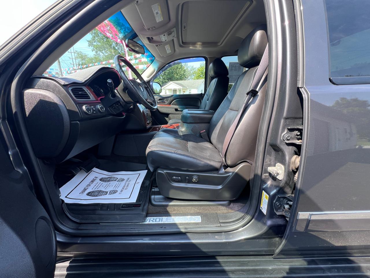 Chevrolet Avalanche 4WD Crew Cab LTZ 2011