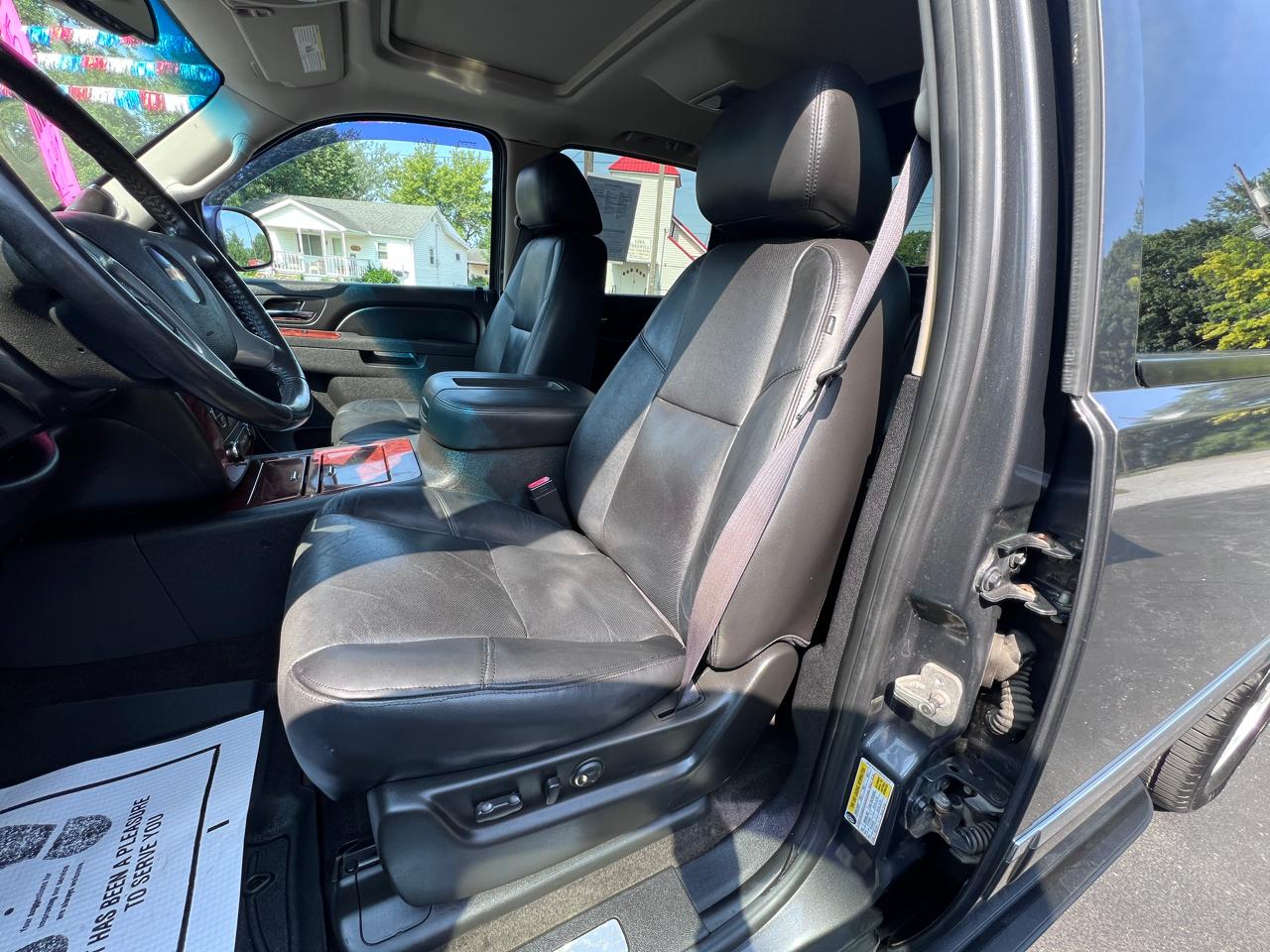Chevrolet Avalanche 4WD Crew Cab LTZ 2011