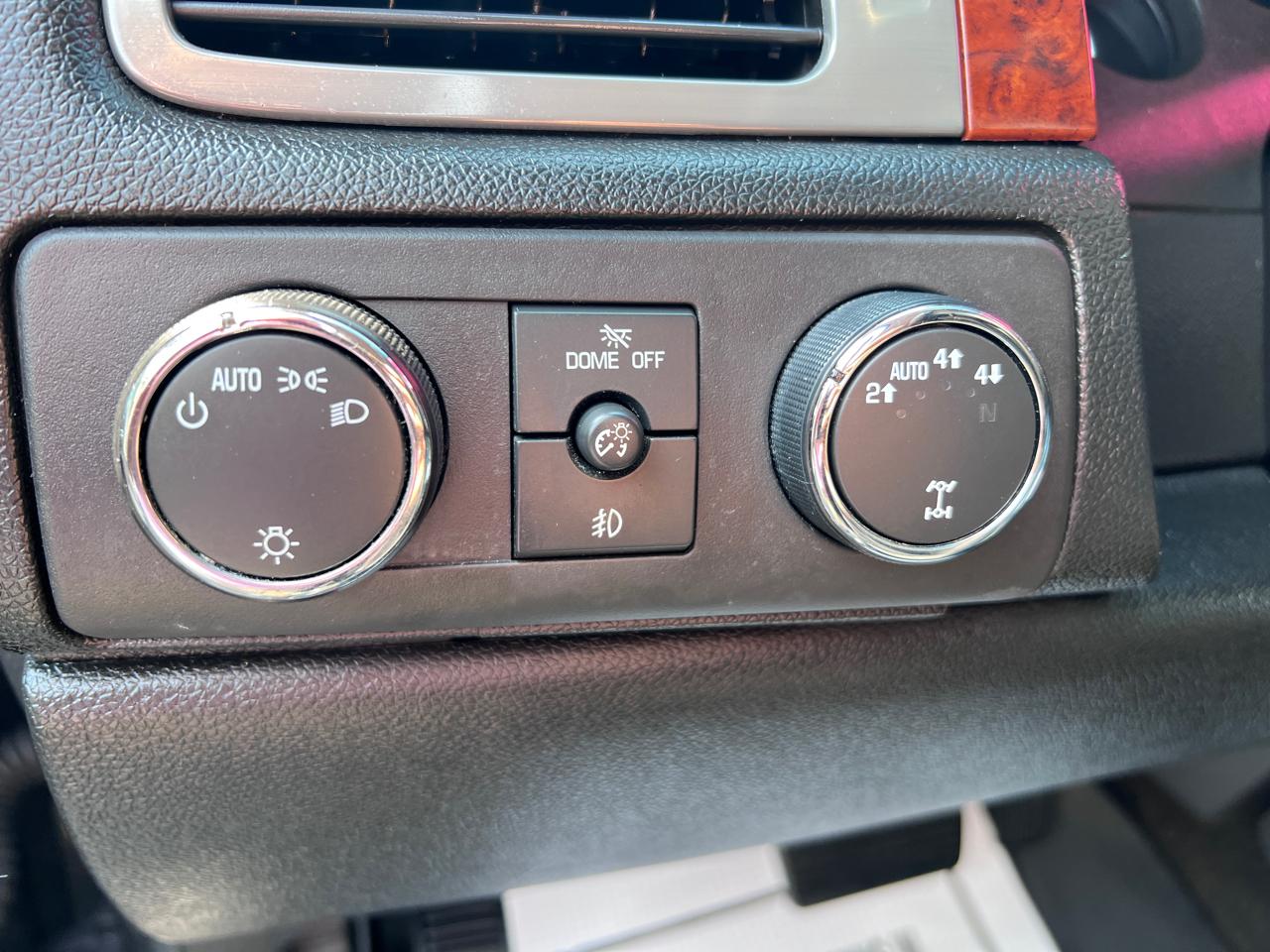 Chevrolet Avalanche 4WD Crew Cab LTZ 2011
