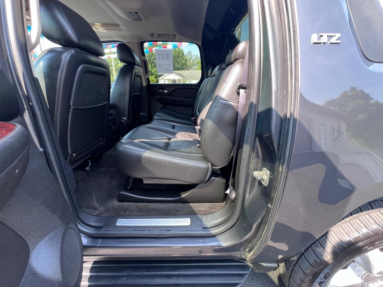 Chevrolet Avalanche 4WD Crew Cab LTZ 2011