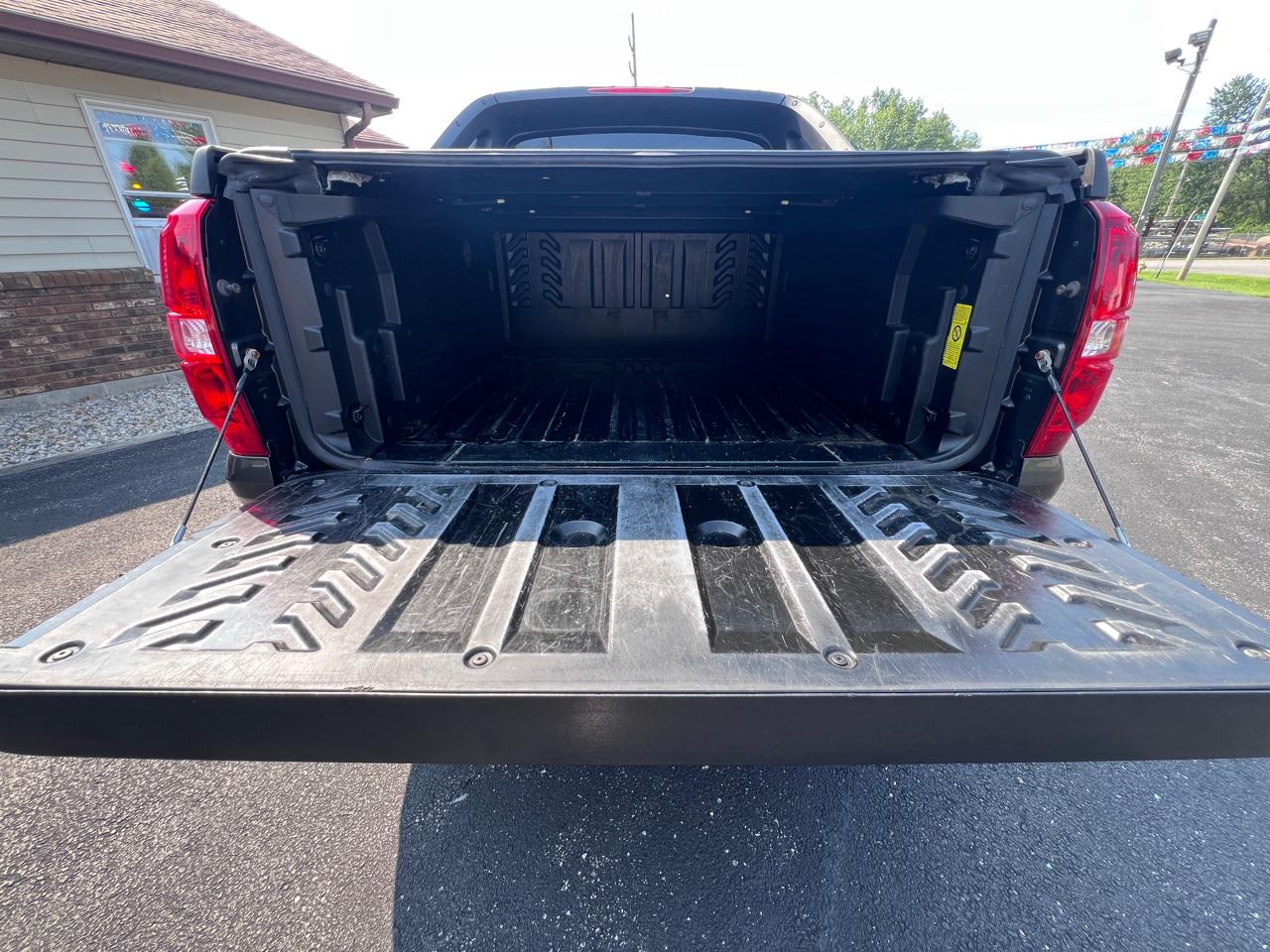 Chevrolet Avalanche 4WD Crew Cab LTZ 2011