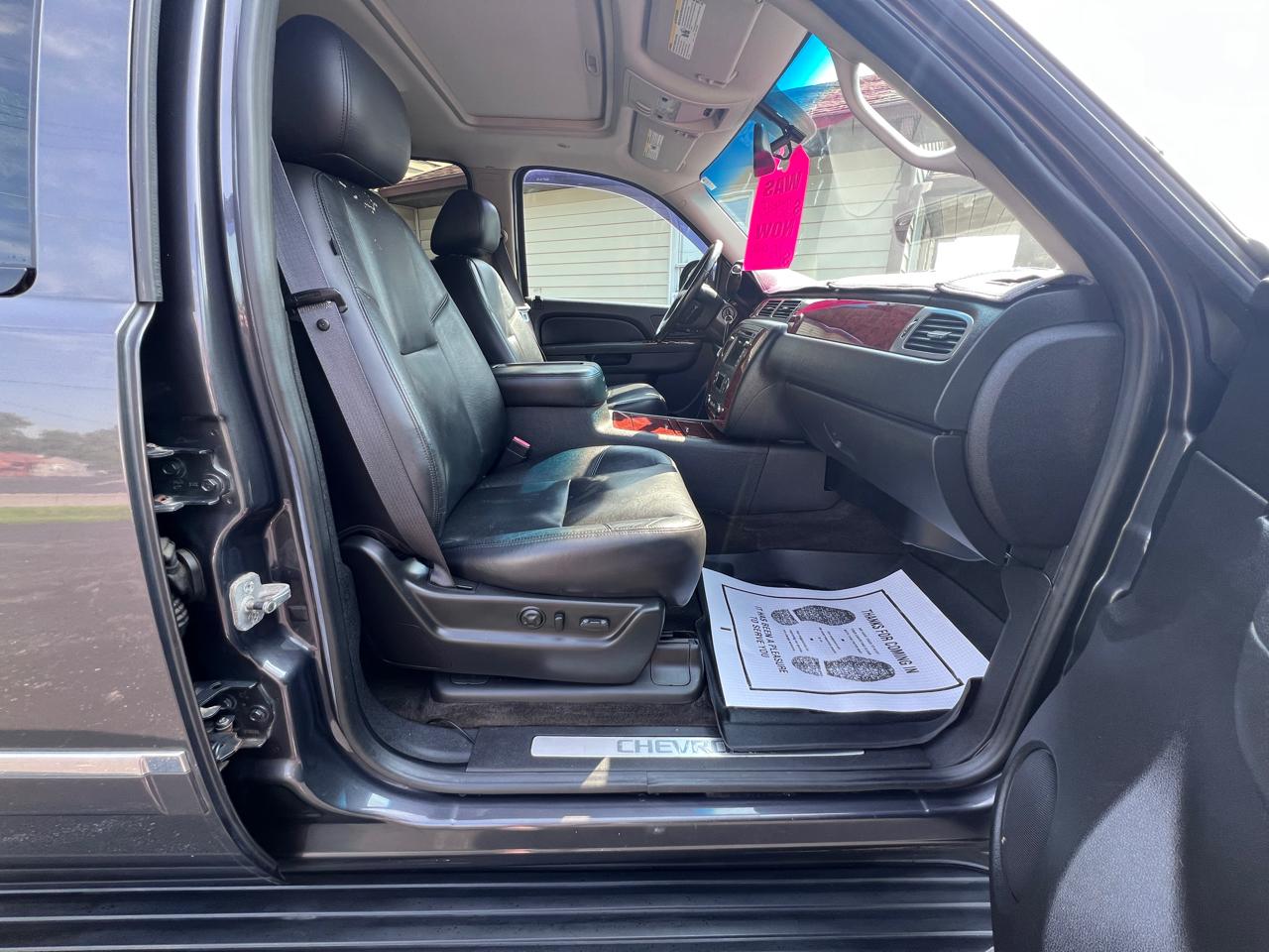 Chevrolet Avalanche 4WD Crew Cab LTZ 2011