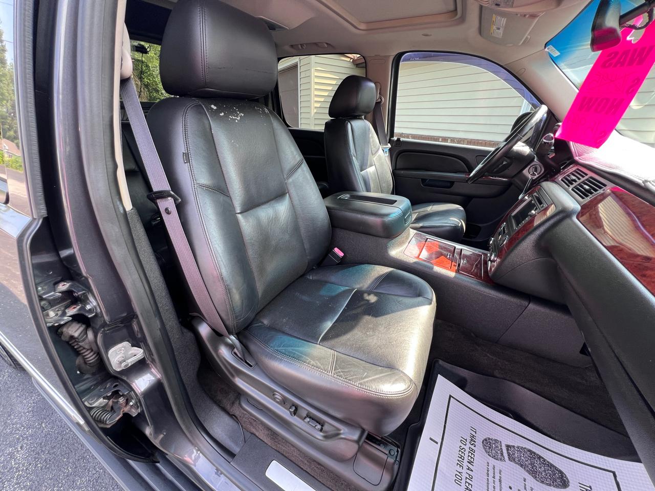 Chevrolet Avalanche 4WD Crew Cab LTZ 2011