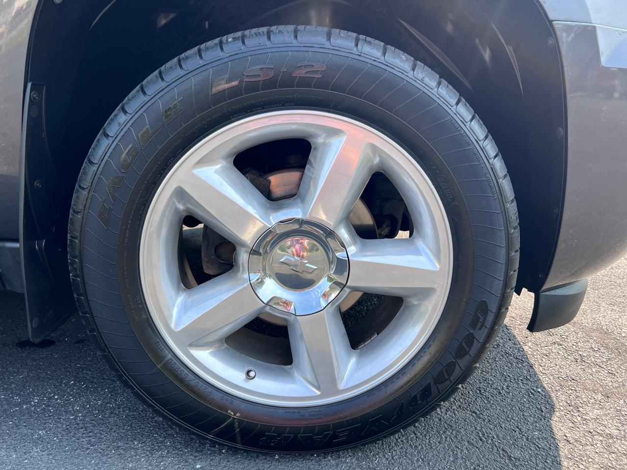 Chevrolet Avalanche 4WD Crew Cab LTZ 2011