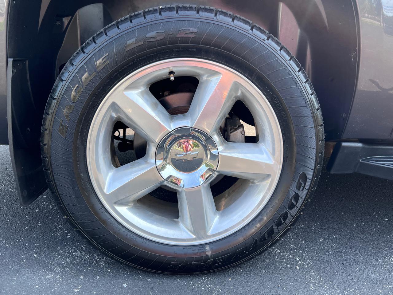 Chevrolet Avalanche 4WD Crew Cab LTZ 2011