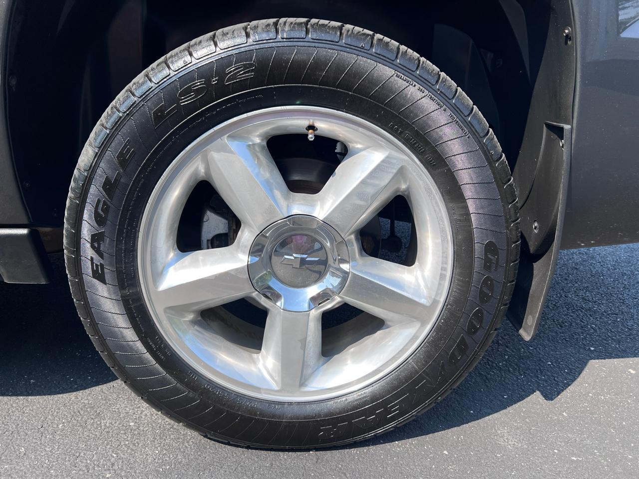 Chevrolet Avalanche 4WD Crew Cab LTZ 2011