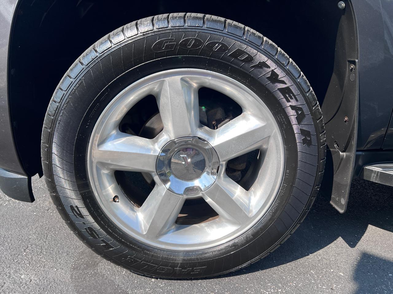 Chevrolet Avalanche 4WD Crew Cab LTZ 2011