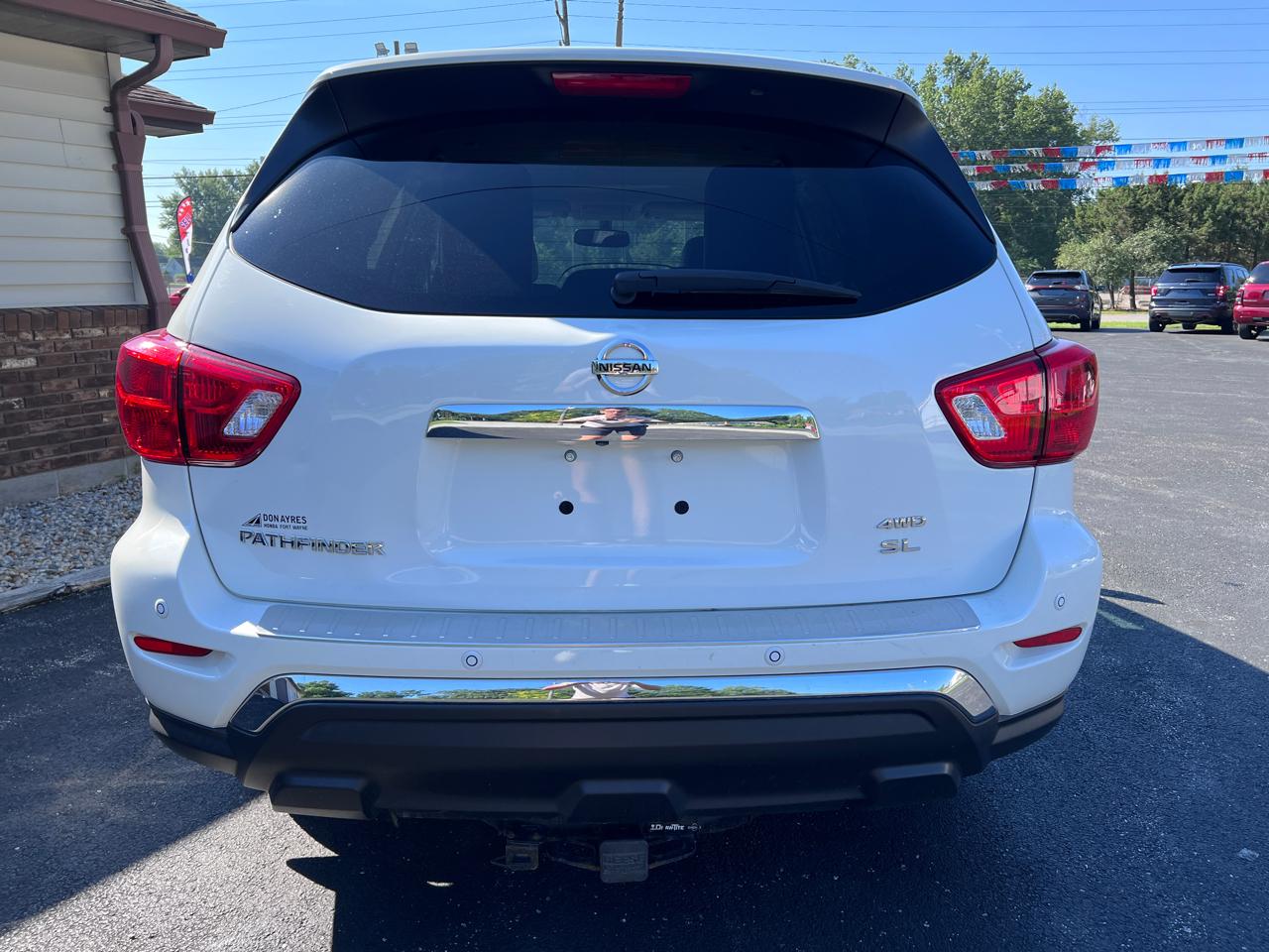 Nissan Pathfinder 4x4 SL 2017
