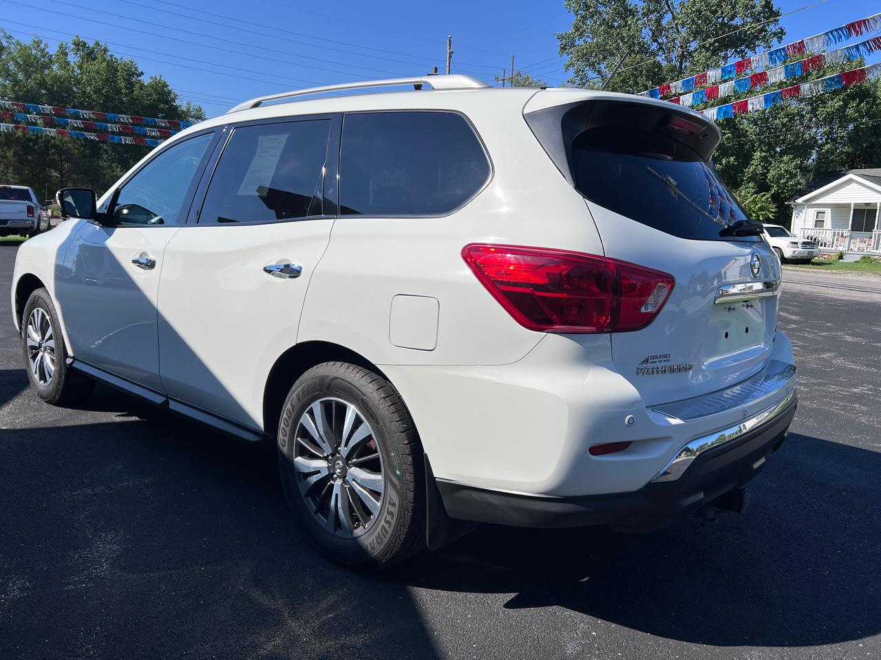Nissan Pathfinder 4x4 SL 2017