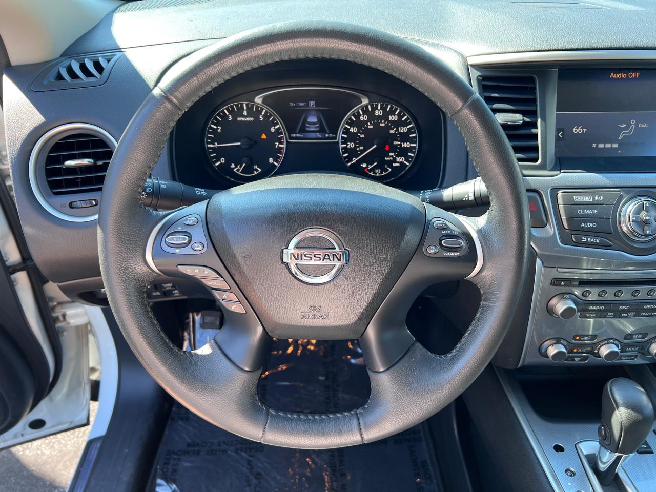 Nissan Pathfinder 4x4 SL 2017