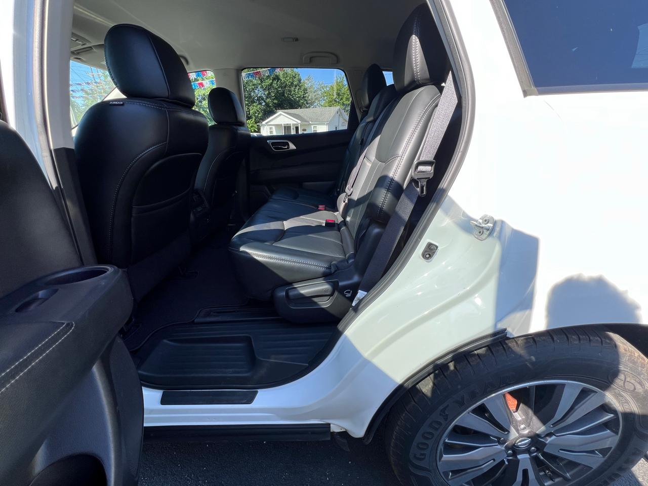 Nissan Pathfinder 4x4 SL 2017