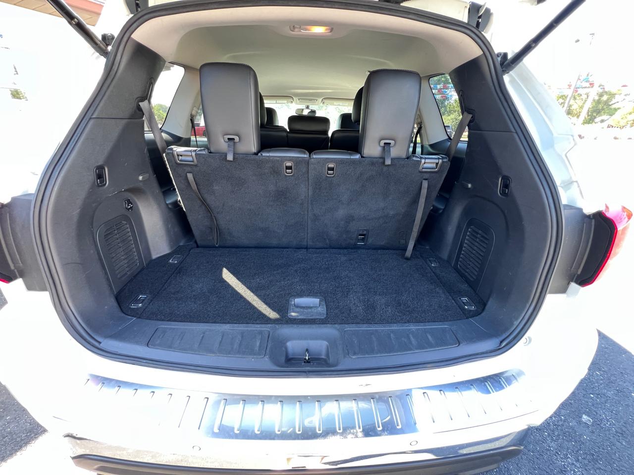 Nissan Pathfinder 4x4 SL 2017