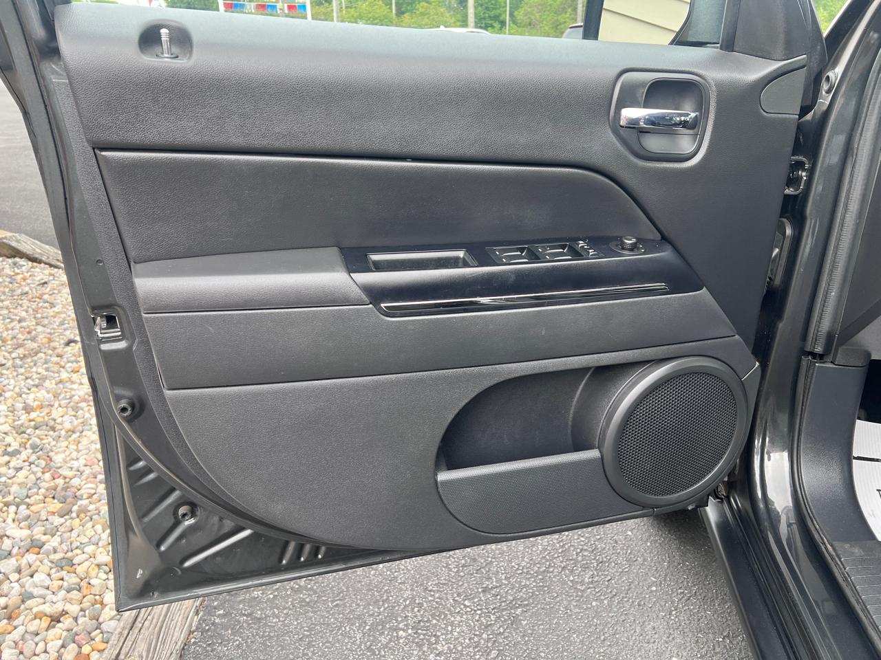 Jeep Patriot 4WD 4dr Latitude X 2011