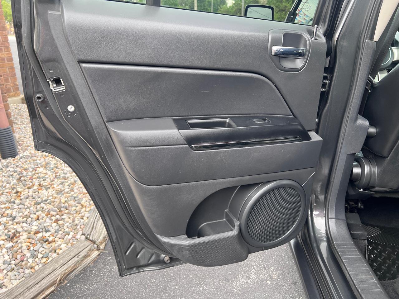 Jeep Patriot 4WD 4dr Latitude X 2011