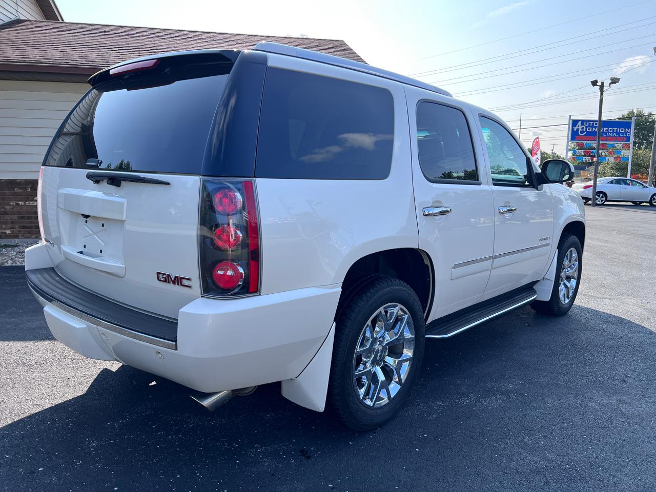 GMC Yukon AWD 4dr 1500 Denali 2013