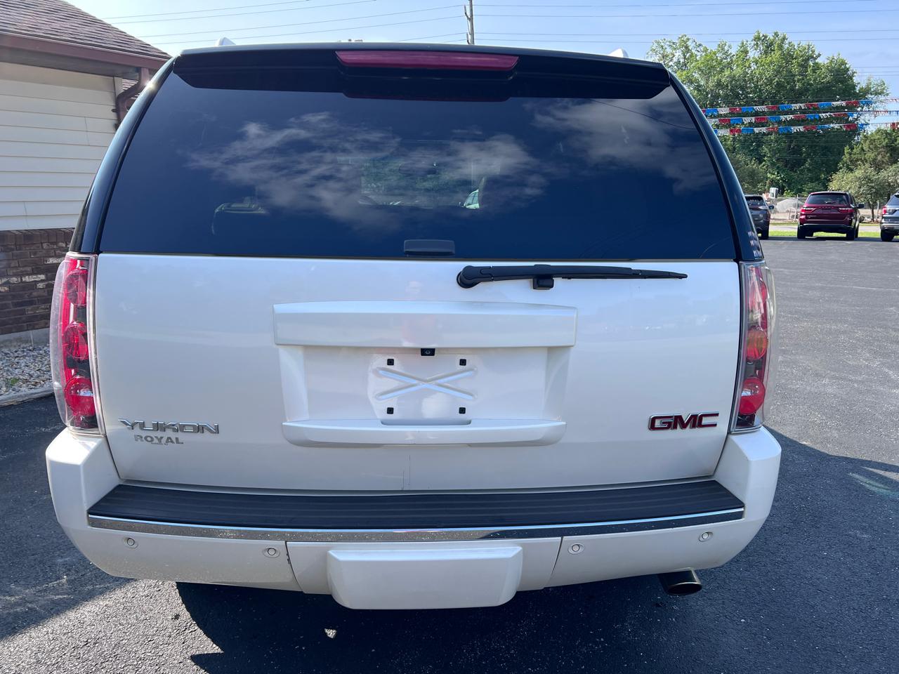 GMC Yukon AWD 4dr 1500 Denali 2013