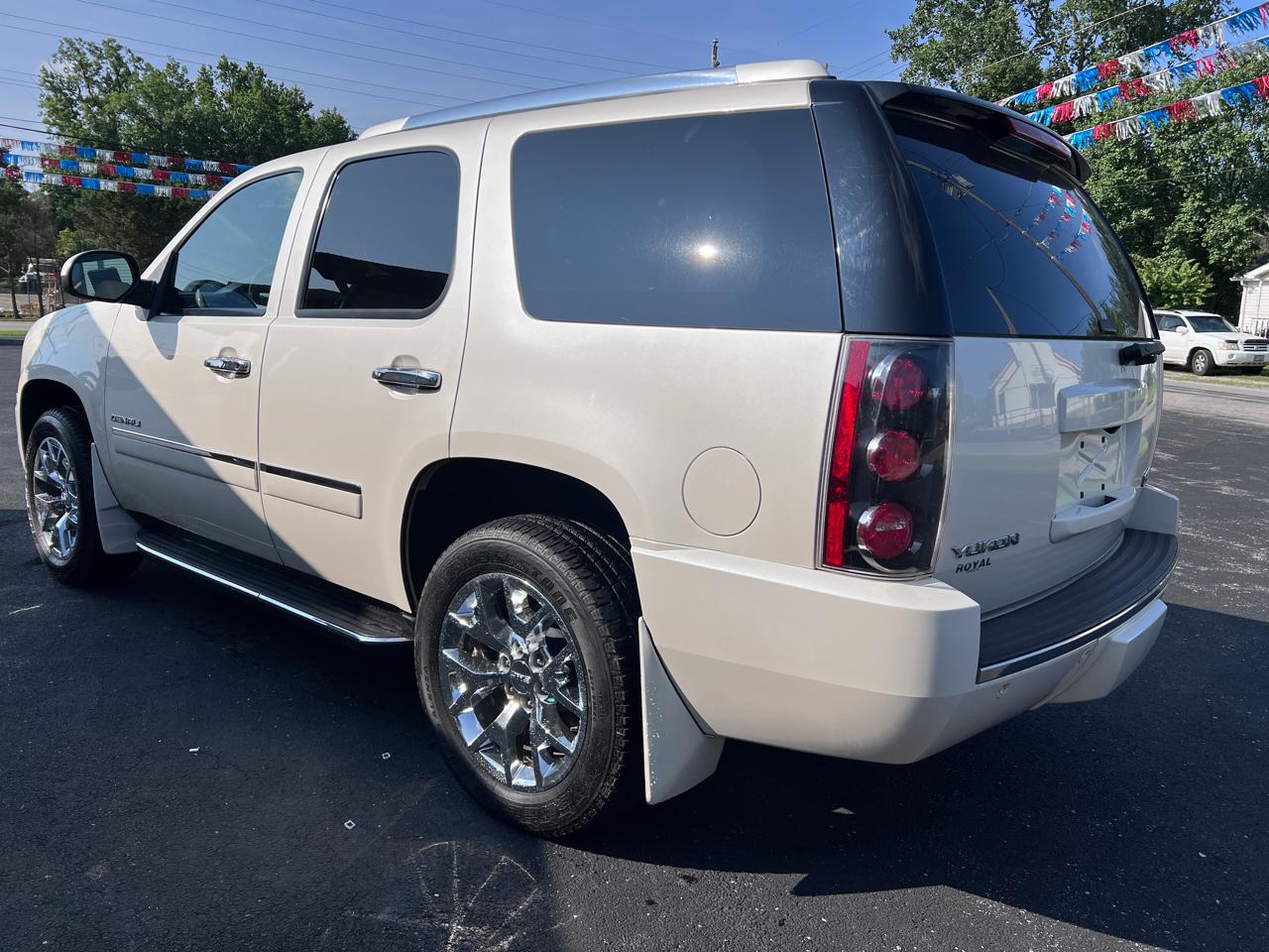 GMC Yukon AWD 4dr 1500 Denali 2013