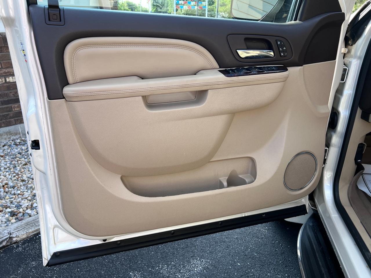 GMC Yukon AWD 4dr 1500 Denali 2013