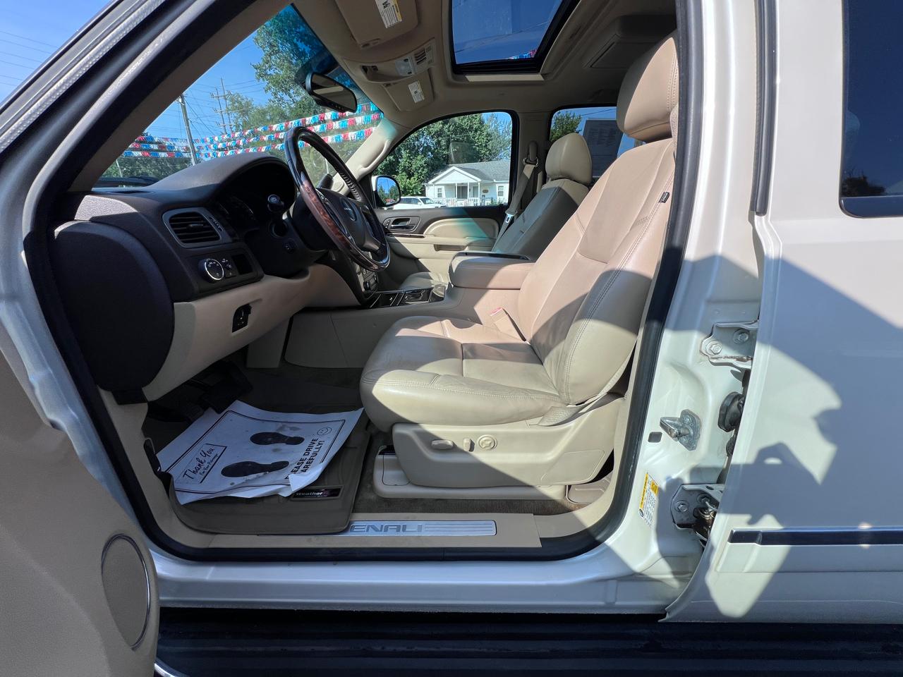 GMC Yukon AWD 4dr 1500 Denali 2013