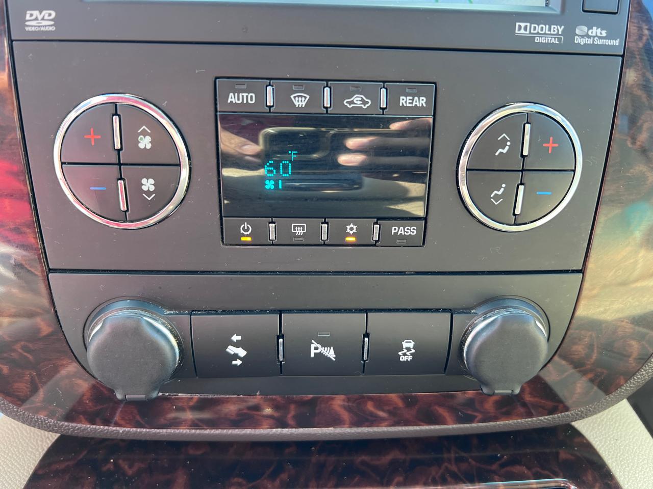 GMC Yukon AWD 4dr 1500 Denali 2013