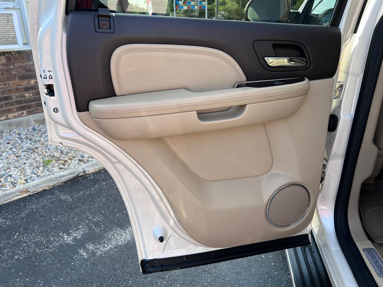 GMC Yukon AWD 4dr 1500 Denali 2013