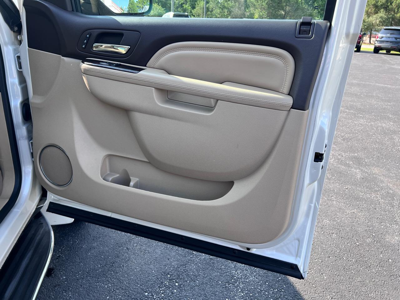 GMC Yukon AWD 4dr 1500 Denali 2013