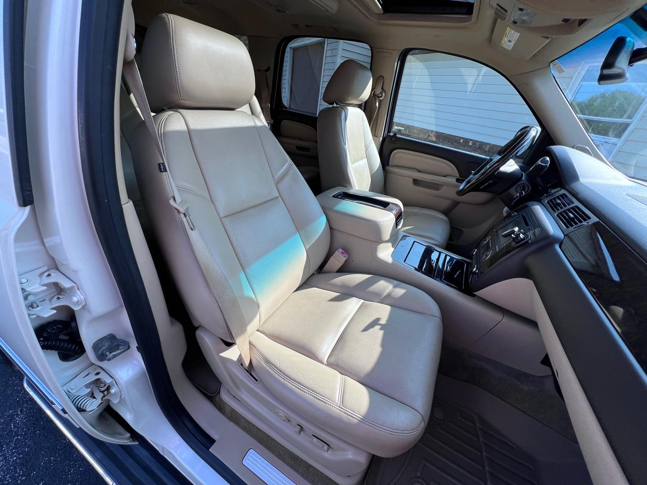 GMC Yukon AWD 4dr 1500 Denali 2013